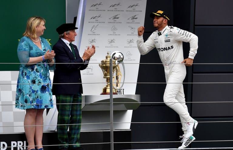 Hamilton festeja victoria