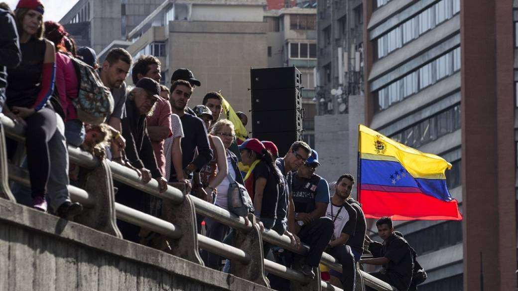 Venezolanos homenajean a los muertos en las protestas contra Maduro