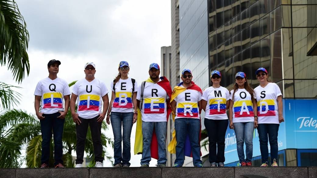 Manifestantes opositores en Venezuela