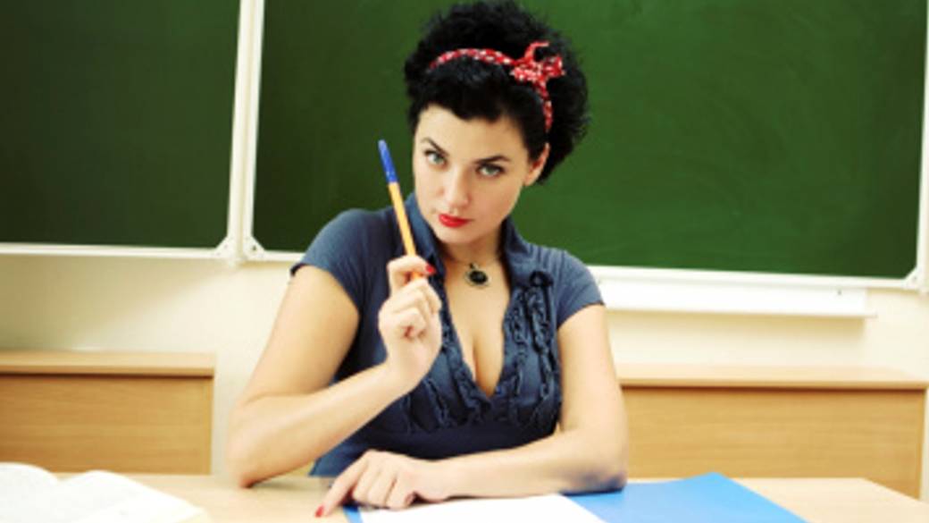 Maestra obligaba a alumnos a tener sexo a cambio de buena calificación Maestra obligaba a alumnos a tener sexo a cambio de buena calificación