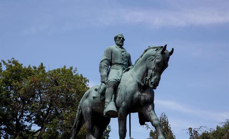 Estatua de Robert E. Lee