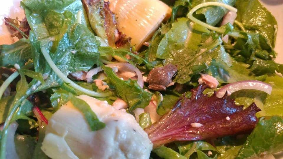 Rana en una ensalada. Pulzo. Rana en una ensalada. Pulzo.