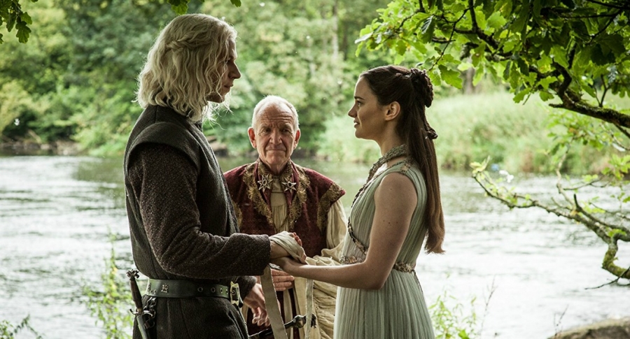 Wilf Scolding y Aisling Franciosi como Rhaegar Targaryen y Lyanna Stark. Pulzo.