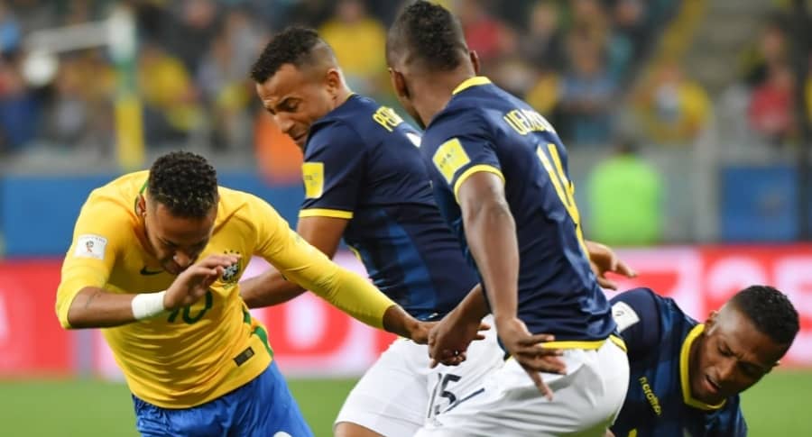 Neymar en partido Brasil vs. Ecuador