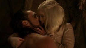 Emilia Clarke y Jason Momoa en 'Game of Thrones'