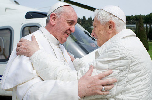Papa Francisco y papa emérito Benedicto XVI