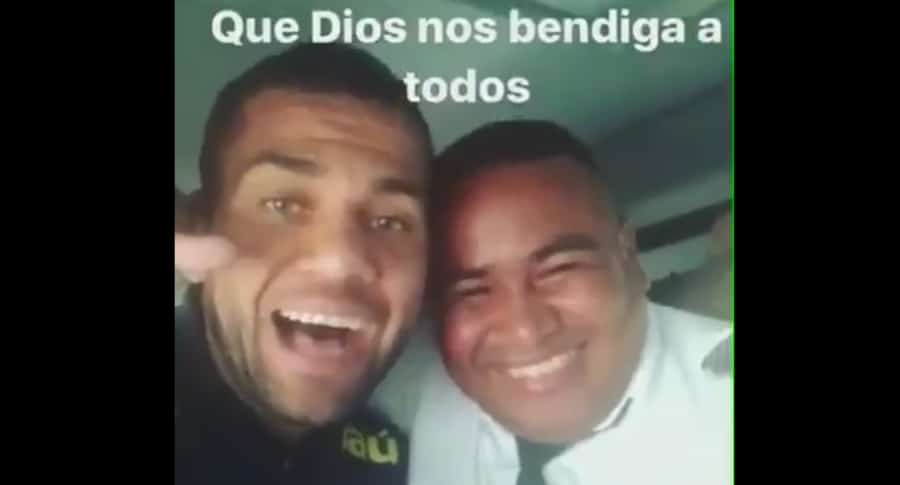 Dani Alves y chofer de bus de Selección Brasil en Barranquilla