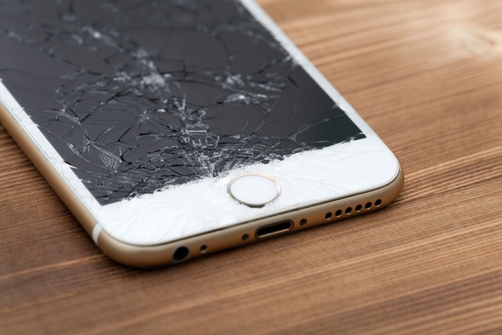 iPhone con pantalla rota