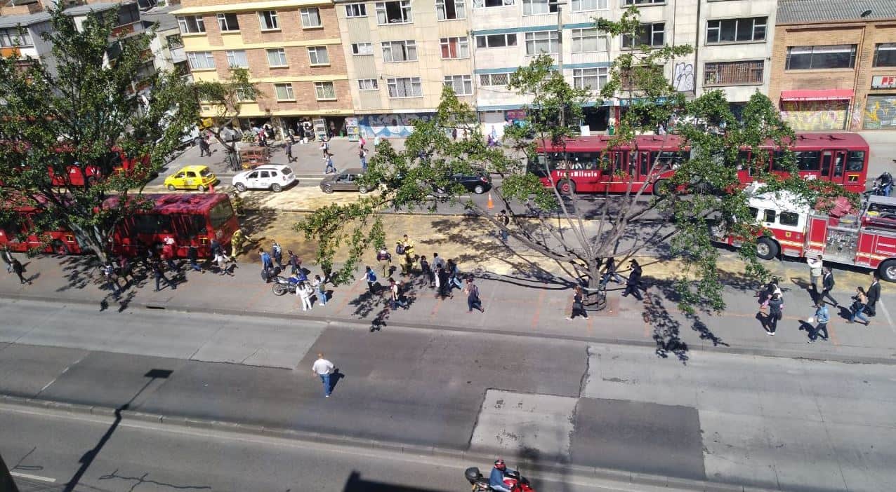 Derrame de combustible en calzada de Transmilenio