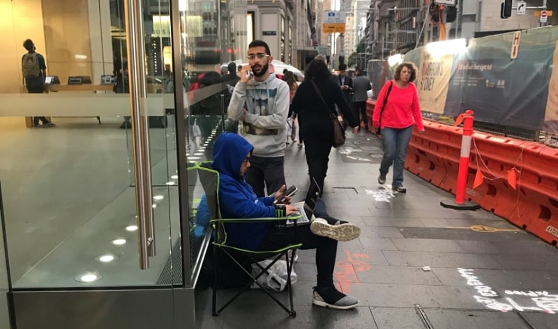 Hombre fila Apple Store