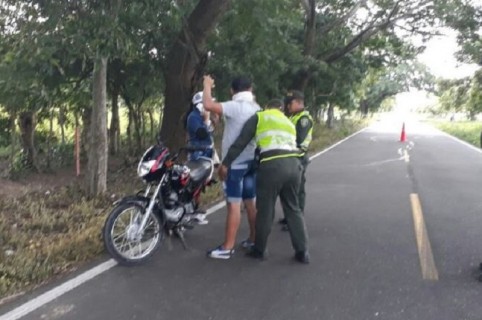 Mujer denuncia que policías la abusaron
