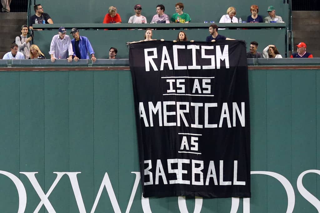 Pancarta en estadio de béisbol de Boston