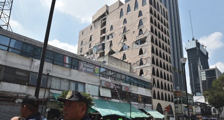 Edificio en Ciudad de México tras terremoto. Pulzo.