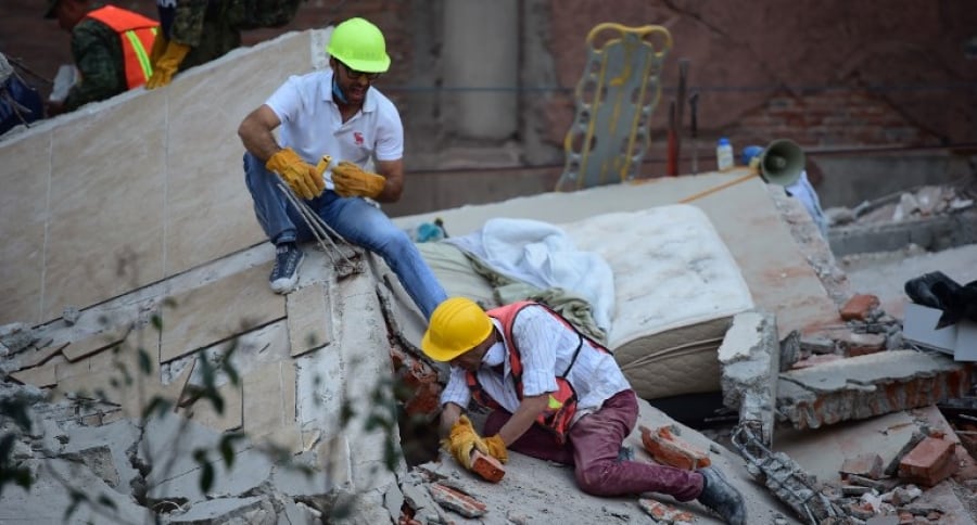Labores de rescate en México