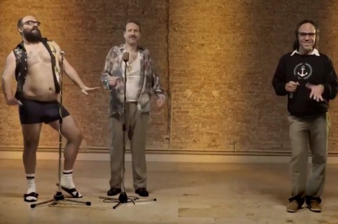 Promoción de temporada 3 de Narcos con insultos colombianos