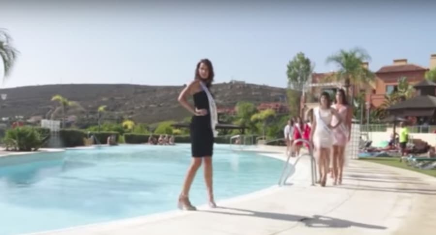 Candidata a Miss Universo España que cayó a una piscina. Pulzo.