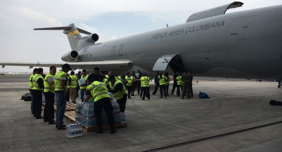 Avión de la Fuerza Aérea con ayuda para México