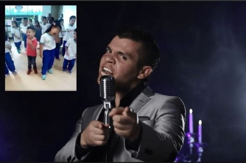 Niños cantan canción de Alzate