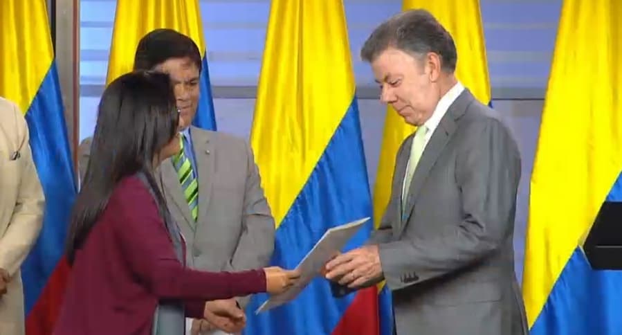 El presidente Juan Manuel Santos recibe la lista de magistrados