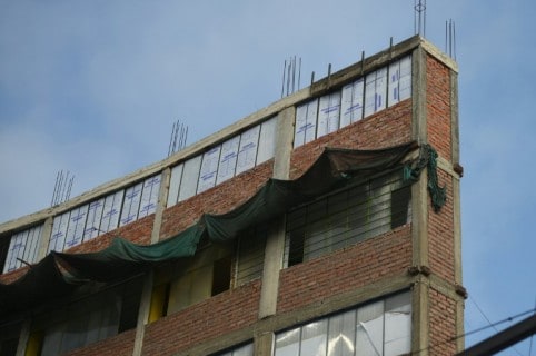 Edificio riesgoso en Lima