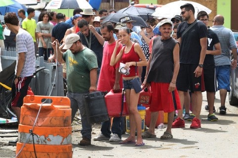 Puertorriqueños afectados por el huracán María
