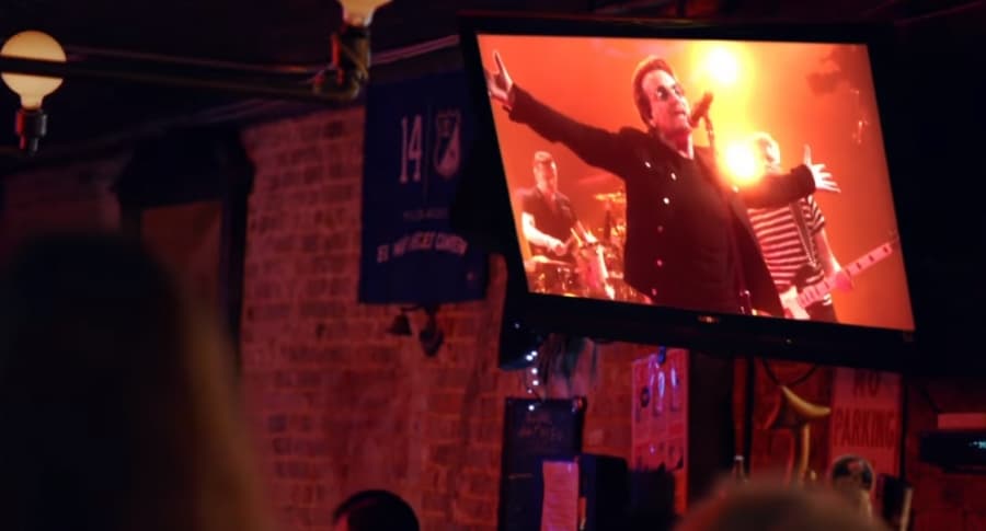 Bandera de Millonarios en video de U2