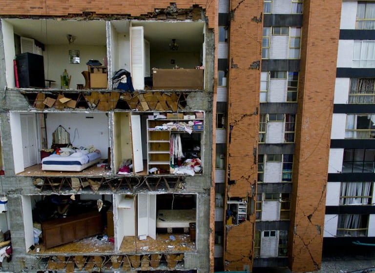 Edificio destruido por terremoto en México. Pulzo.