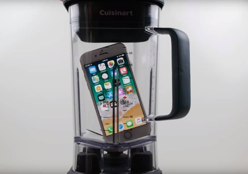 iPhone 8 en licuadora