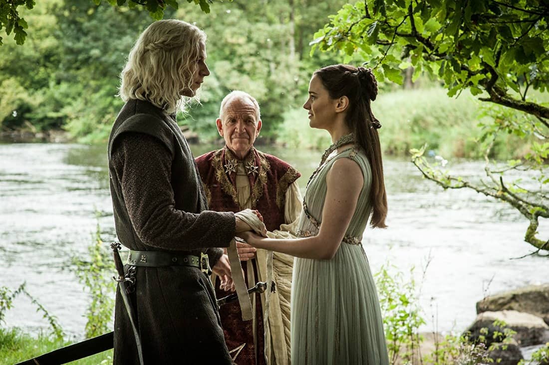 Wilf Scolding y Aisling Franciosi como Rhaegar Targaryen y Lyanna Stark. Pulzo.