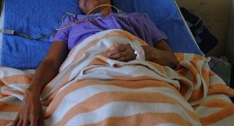 Mujer hospital, paciente.