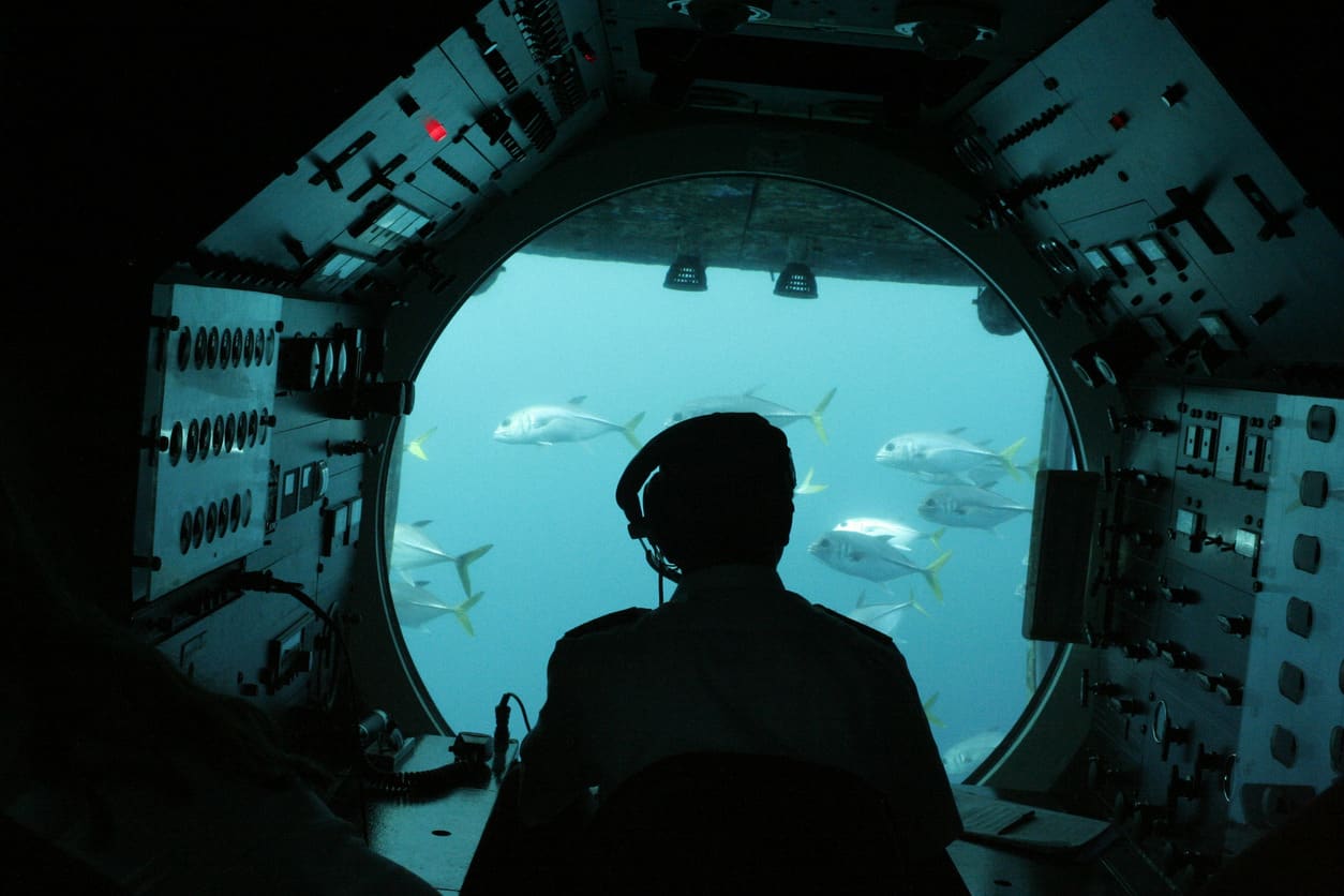 Hombre en submarino