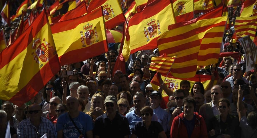 Protestantes en Barcelona contra la independencia de Cataluña