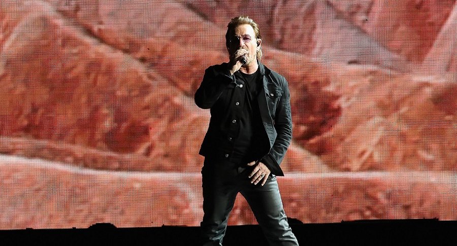 Bono, vocalista de U2.