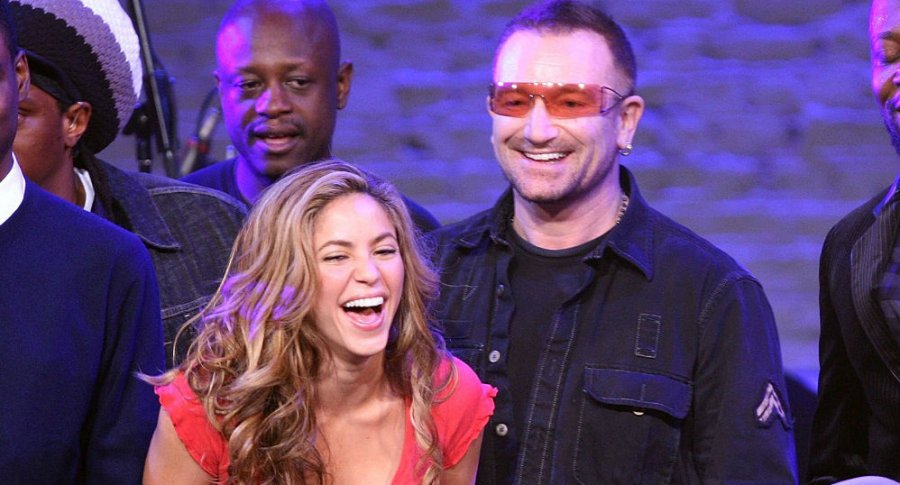 Bono, vocalista de U2, y Shakira, cantante colombiana.