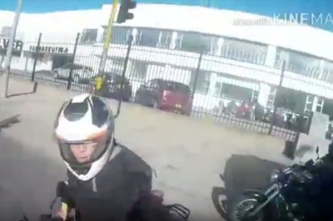 Motociclista que golpeó a otro en Bogotá. Pulzo.