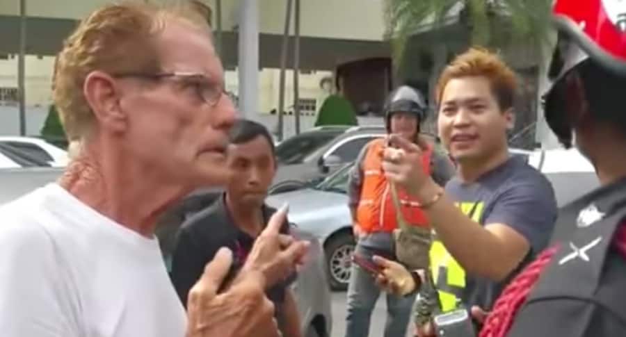 Discusión entre hombres en Tailandia.