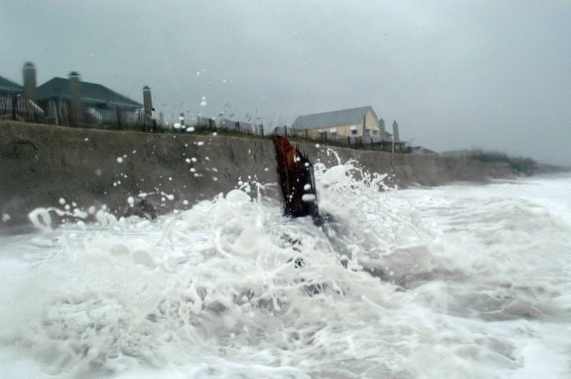 Aguas movidas por huracán Ofelia