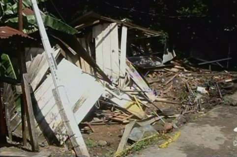 Casa destruida tras choque de tractomula en Cimitarra, Santander. Pulzo.