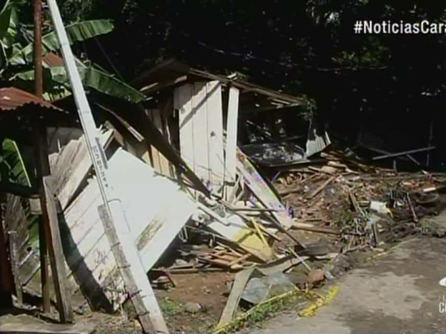 Casa destruida tras choque de tractomula en Cimitarra, Santander. Pulzo.