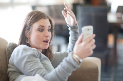 Mujer con teléfono