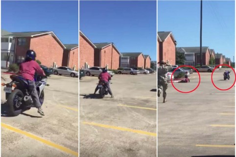 Mujer en moto se estrella.