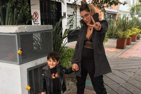 Valentina Lizcano, actriz, y su hijo Salvador.