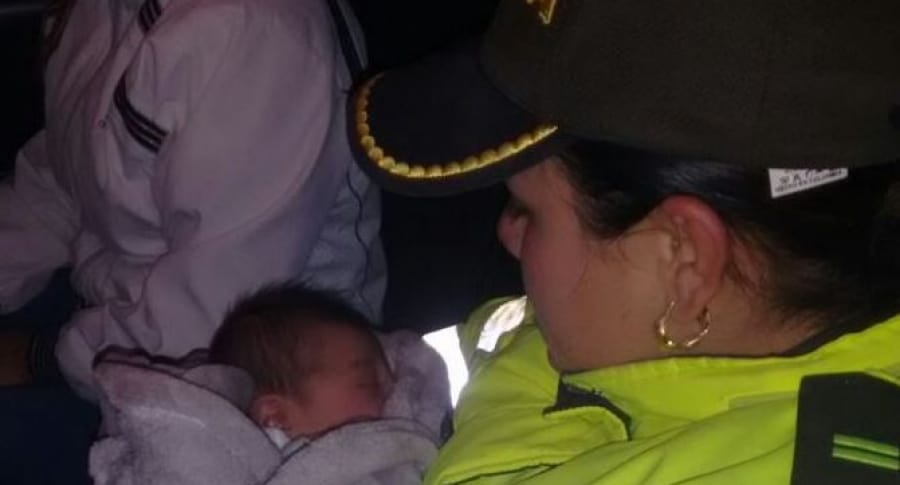 Policía rescata a bebé