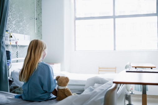 Niña en hospital