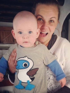 Carolina Sabino, actriz, y su hijo Benjamín.
