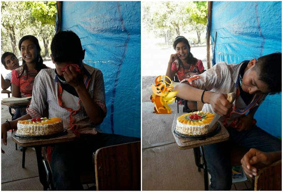 Joven recibe pastel de cumpleaños.