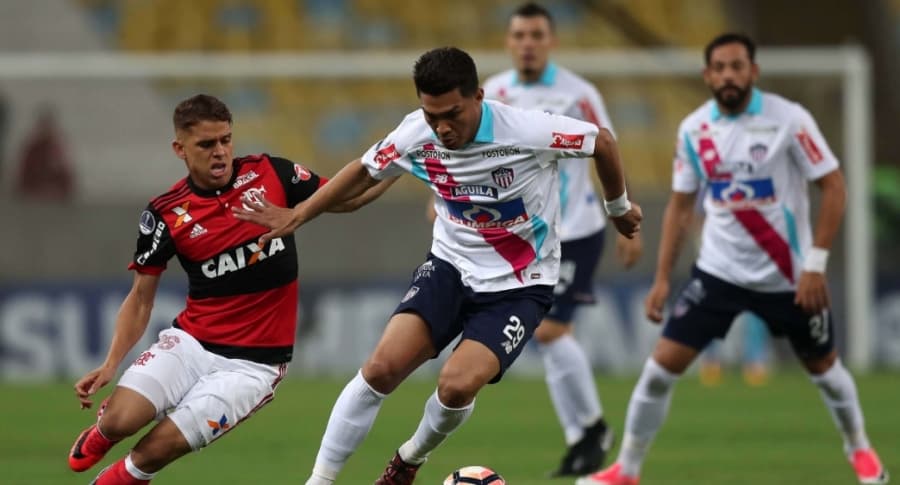 El roce entre 'Teo' y Cuéllar en el Junior vs Flamengo