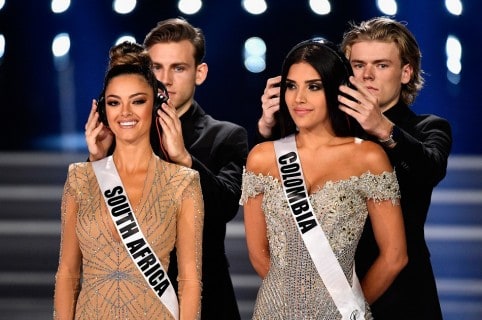 Miss South Africa 2017 Demi-Leigh Nel-Peters (y Miss Colombia 2017 Laura González