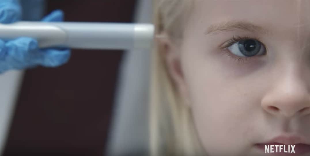 Escena de 'Arkangel', episodio de temporada 4 de 'Black Mirror'. Pulzo.