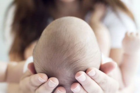 Madre y su bebé. Pulzo.